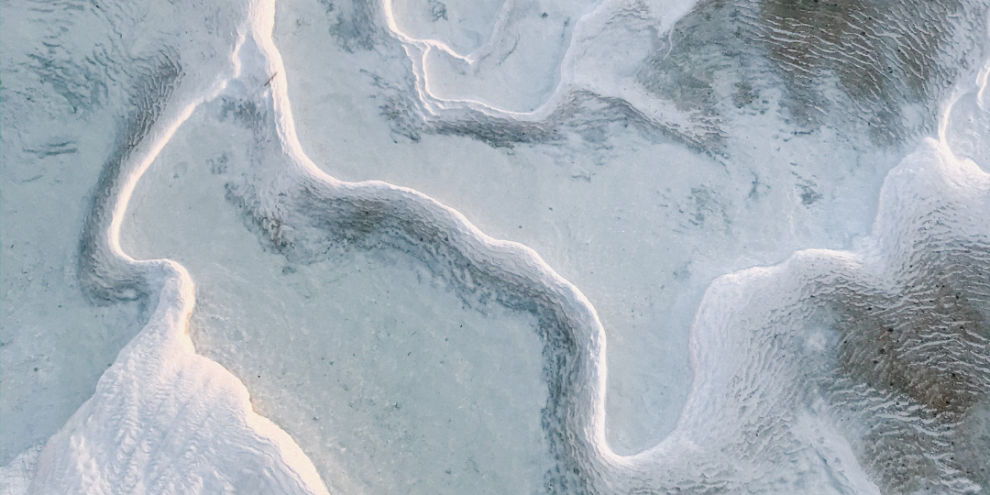 bir şeyler oluyor bize